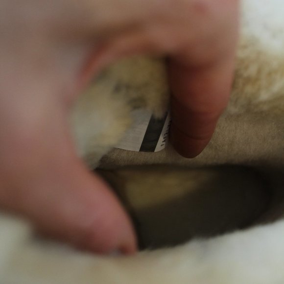 NIB UGG WOMEN'S‎ WEYLYN SUEDE SHEARLING ANKLE BOOTS BOOTIES CHESTNUT - Picture 8 of 9